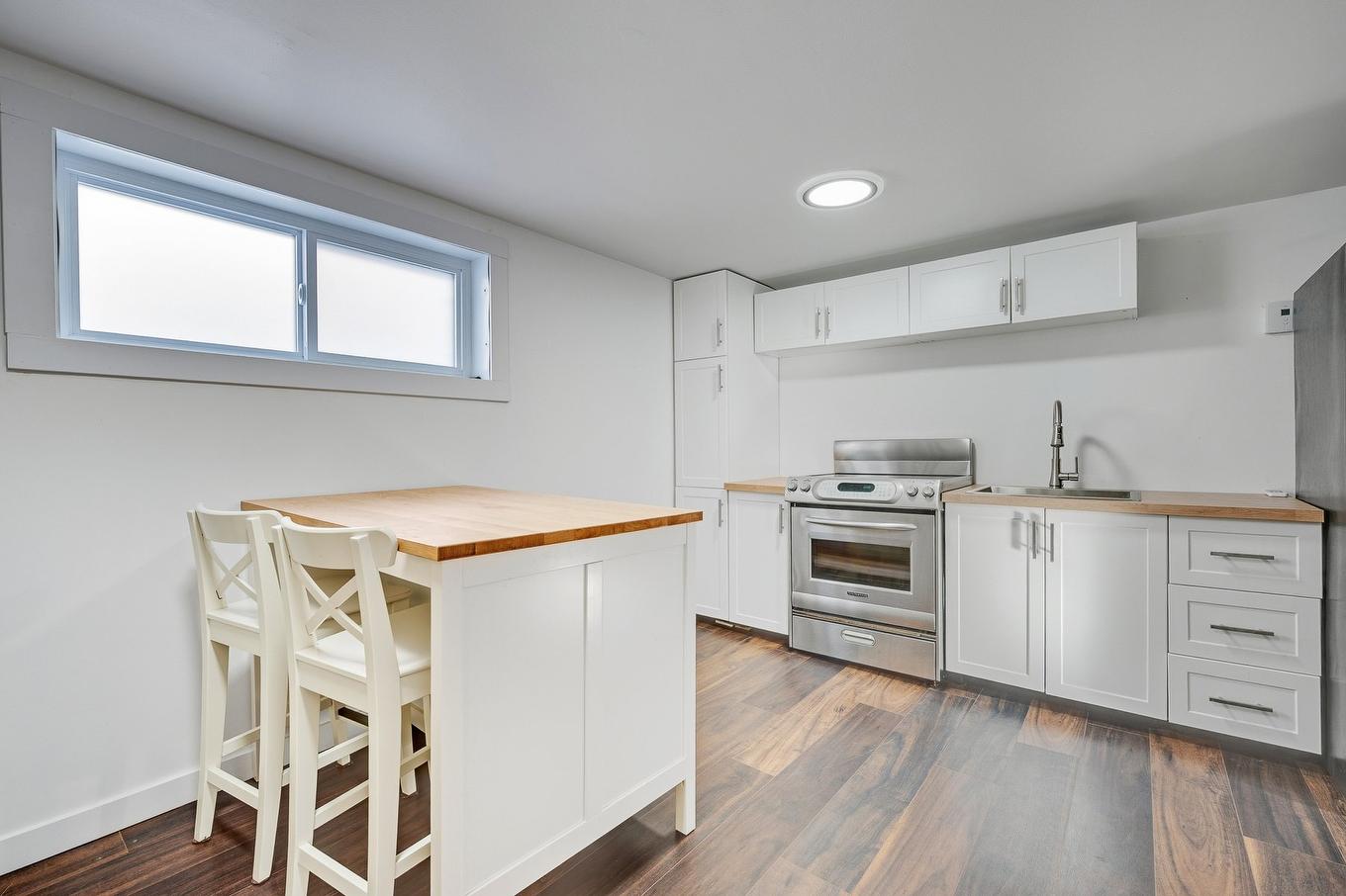 Intergénération - 5714 Rue Labrèche, Laval (Saint-François), QC - Indoor Photo Showing Kitchen