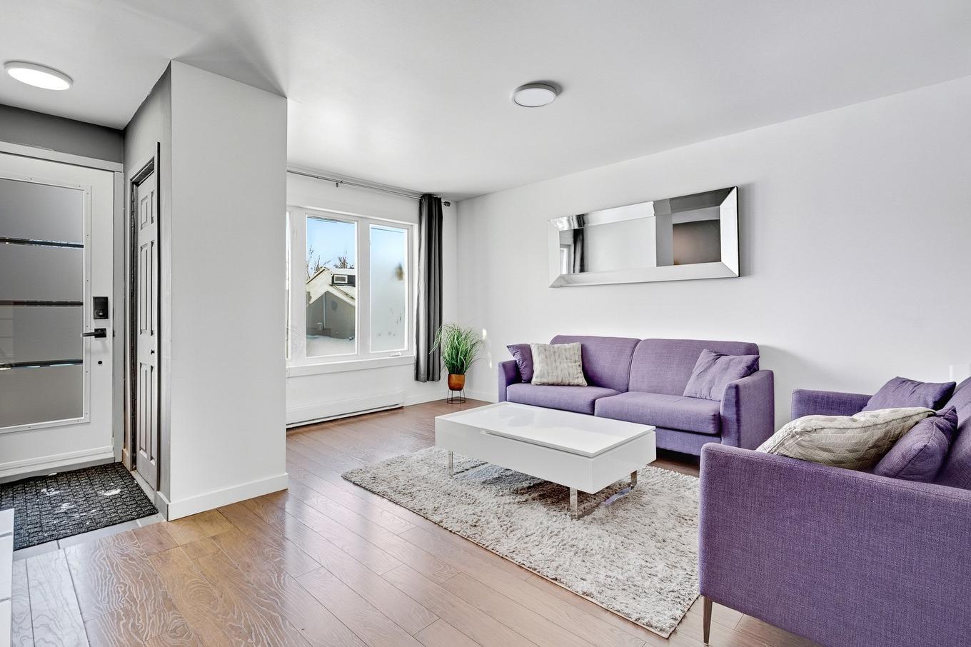 Salon - 5714 Rue Labrèche, Laval (Saint-François), QC - Indoor Photo Showing Living Room