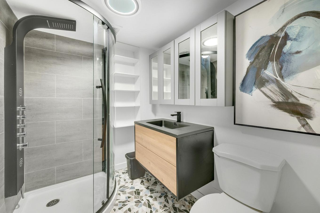 Intergénération - 5714 Rue Labrèche, Laval (Saint-François), QC - Indoor Photo Showing Bathroom