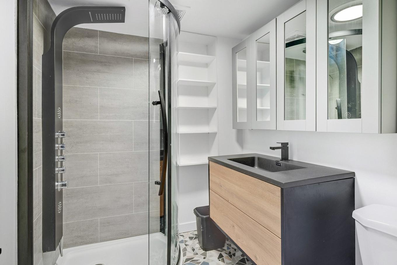 Intergénération - 5714 Rue Labrèche, Laval (Saint-François), QC - Indoor Photo Showing Bathroom