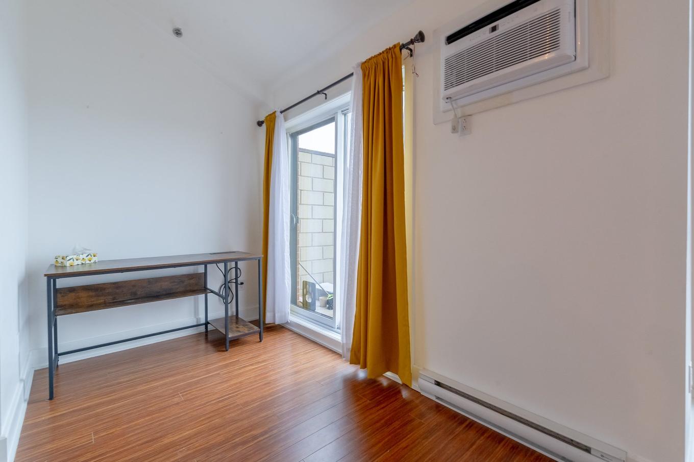 Salon - 403-120 Av. Du Golf, La Prairie, QC - Indoor Photo Showing Other Room