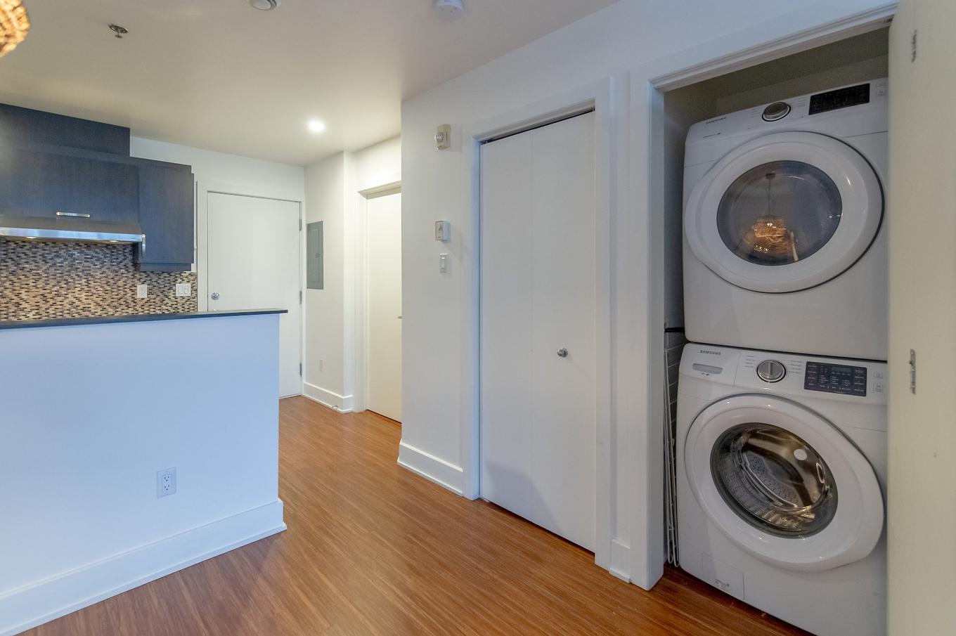 Cuisine - 403-120 Av. Du Golf, La Prairie, QC - Indoor Photo Showing Laundry Room