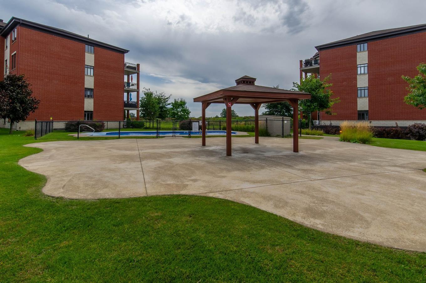 Terrasse - 403-120 Av. Du Golf, La Prairie, QC - Outdoor