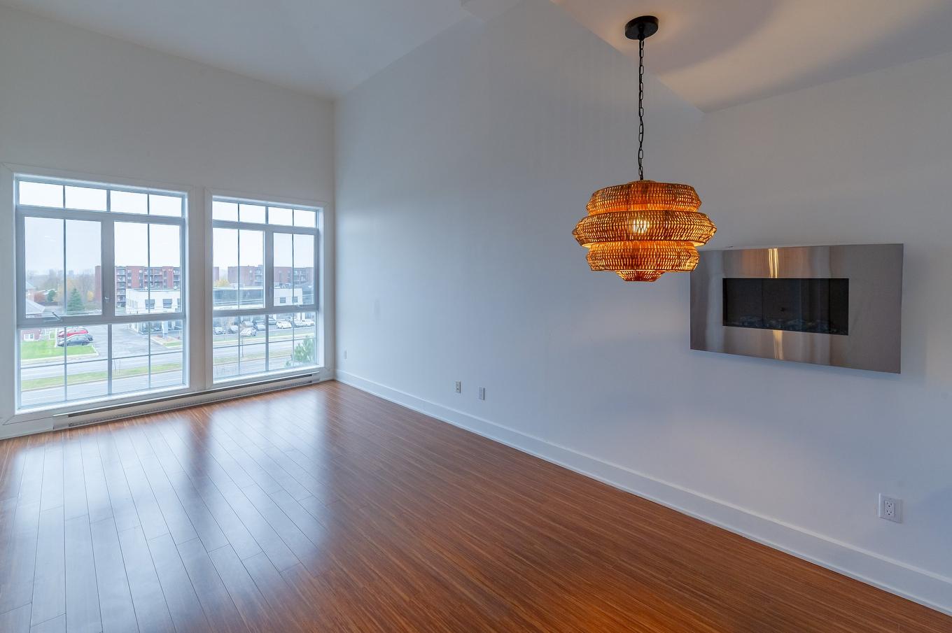 Salon - 403-120 Av. Du Golf, La Prairie, QC - Indoor Photo Showing Other Room