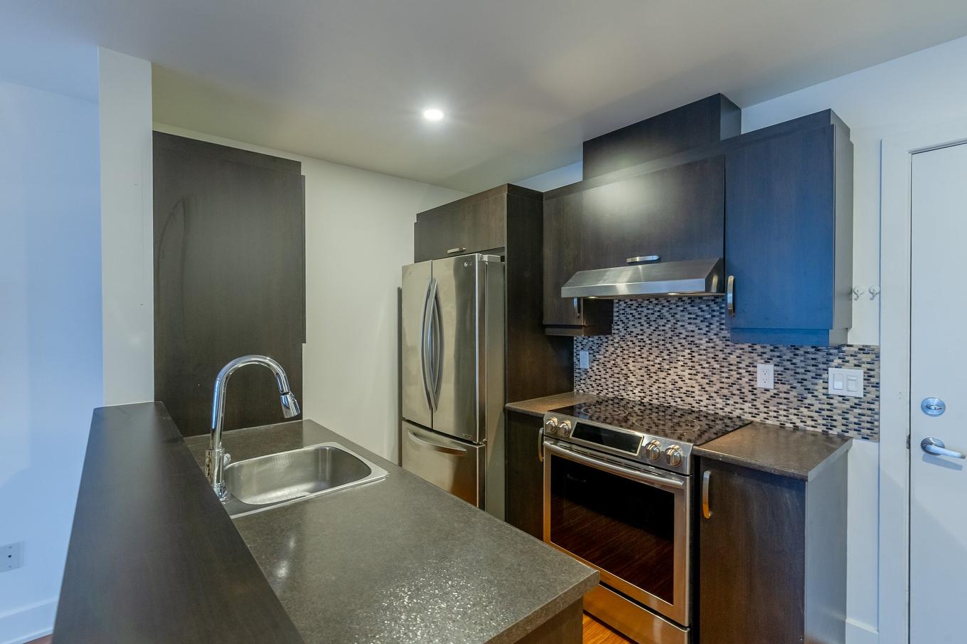 Cuisine - 403-120 Av. Du Golf, La Prairie, QC - Indoor Photo Showing Kitchen With Double Sink With Upgraded Kitchen