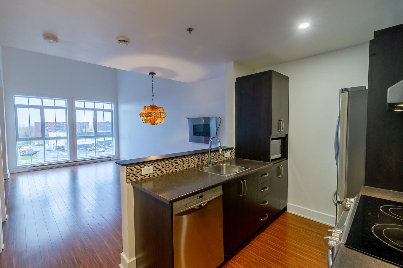 Cuisine - 403-120 Av. Du Golf, La Prairie, QC - Indoor Photo Showing Kitchen