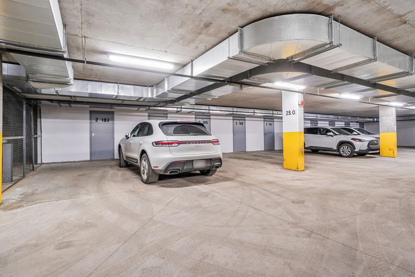 Garage - 216-2160 Av. Terry-Fox, Laval (Chomedey), QC - Indoor Photo Showing Garage