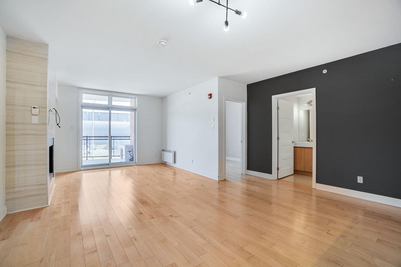 Living room - 216-2160 Av. Terry-Fox, Laval (Chomedey), QC - Indoor Photo Showing Other Room