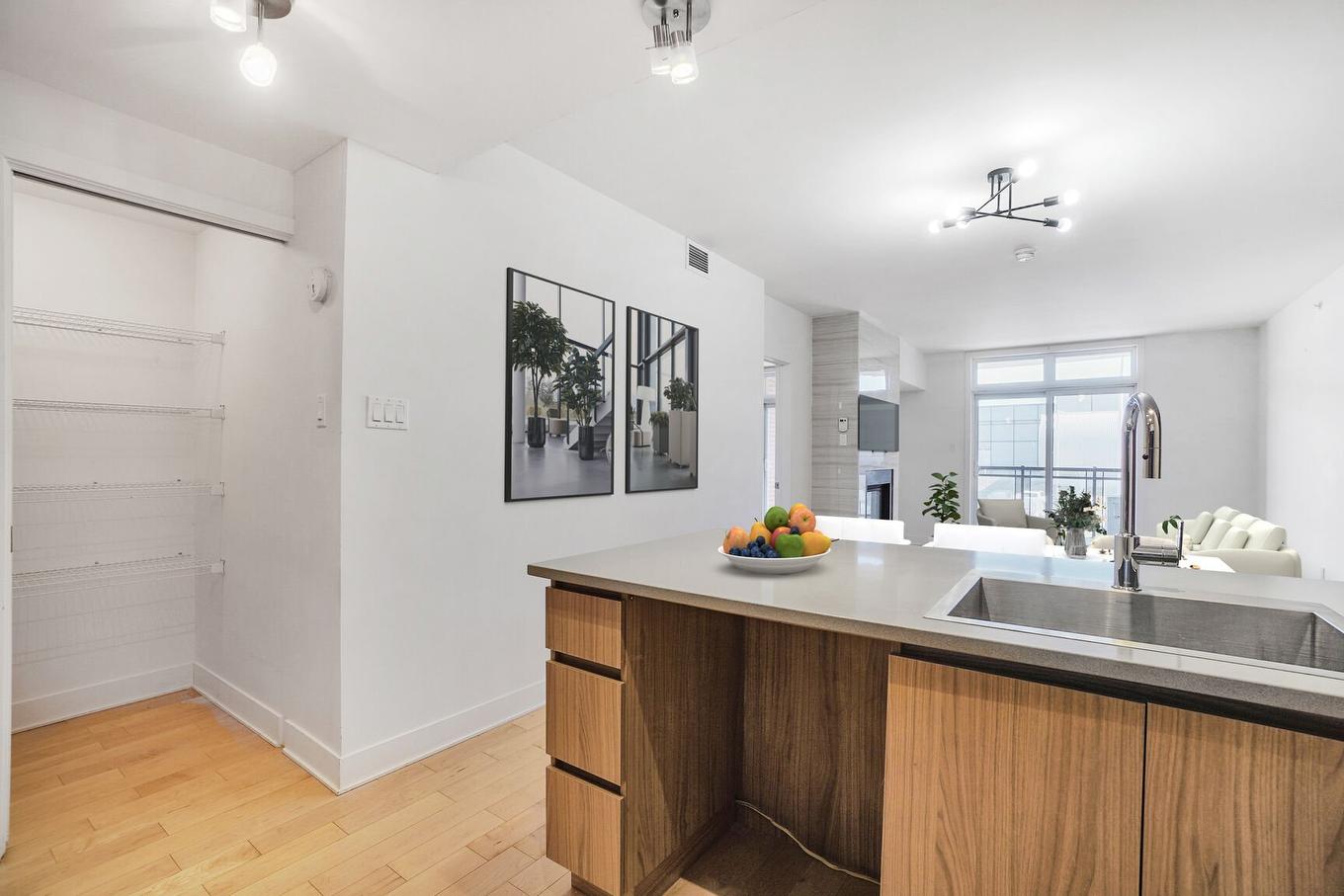 Kitchen - 216-2160 Av. Terry-Fox, Laval (Chomedey), QC - Indoor