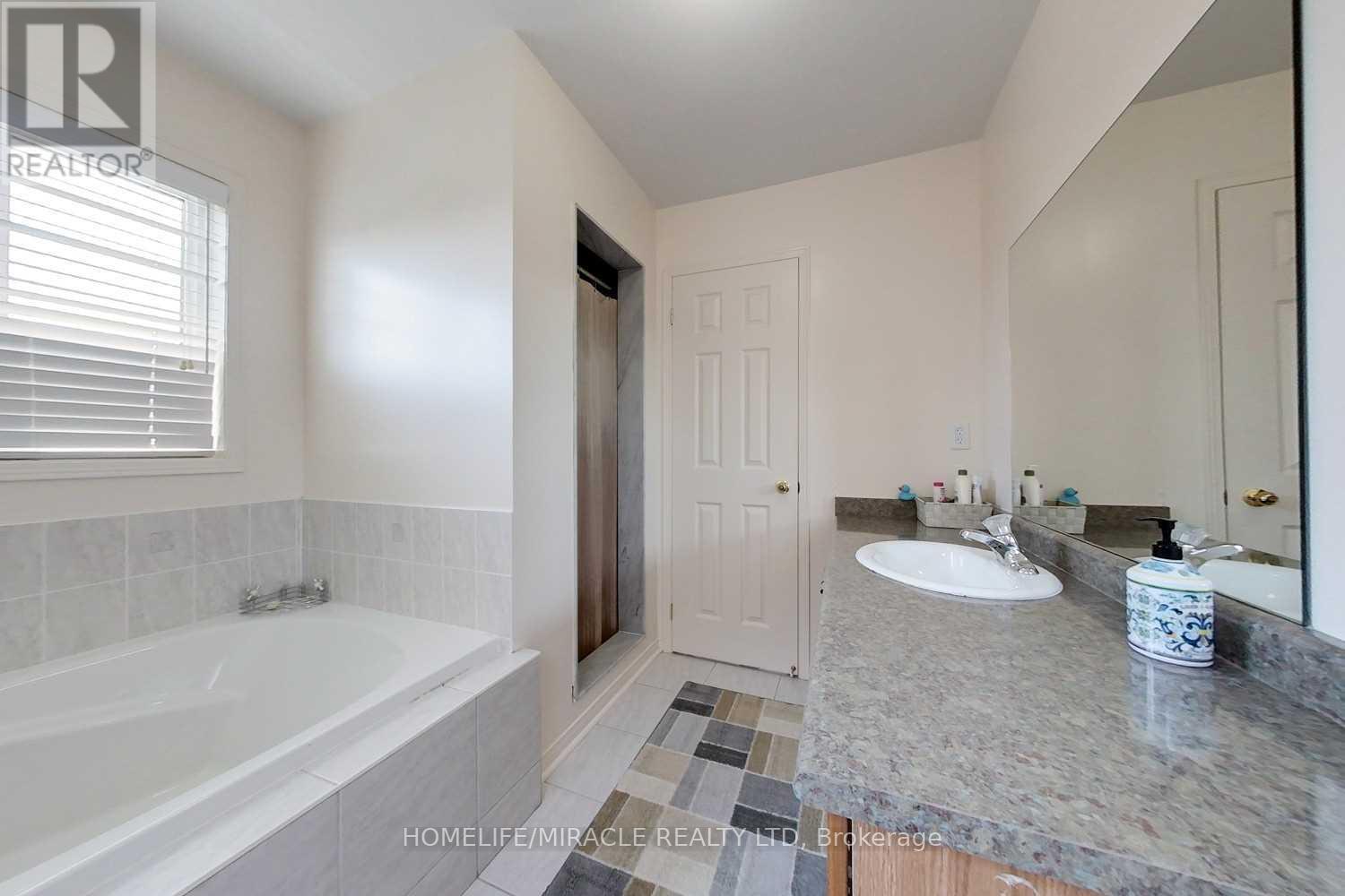 775 Millworks Crescent, Mississauga, ON - Indoor Photo Showing Bathroom