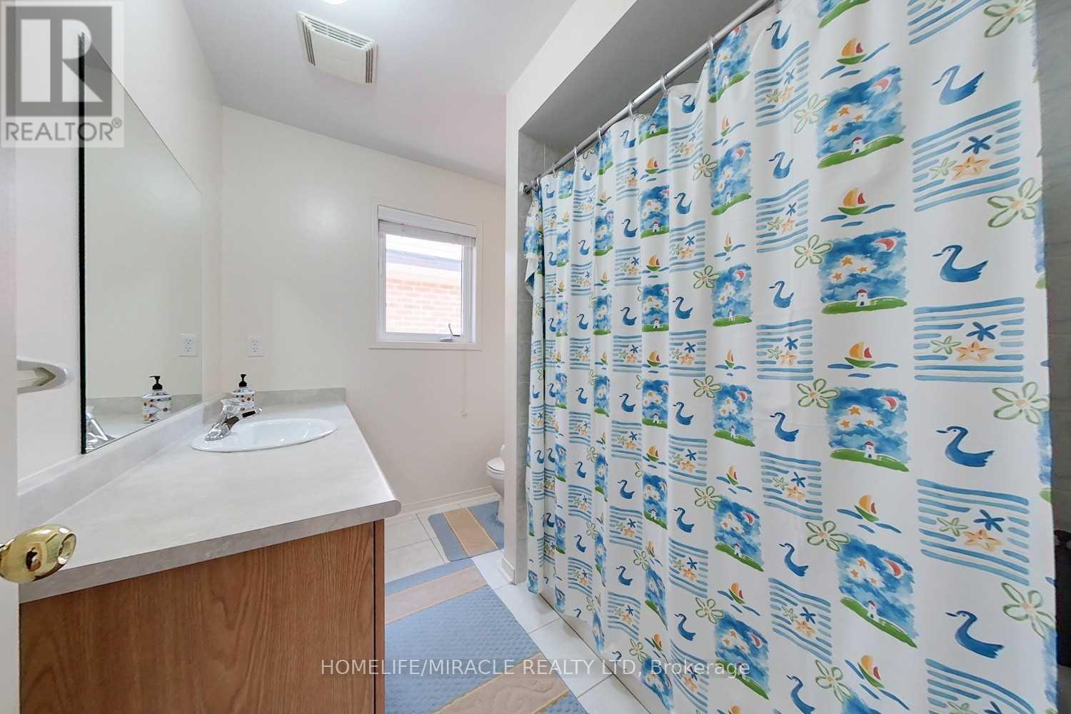 775 Millworks Crescent, Mississauga, ON - Indoor Photo Showing Bathroom