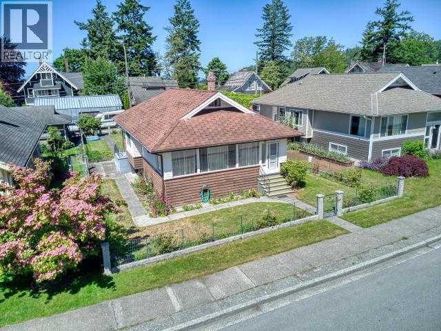 5751 Maple Ave, Powell River, BC - Outdoor