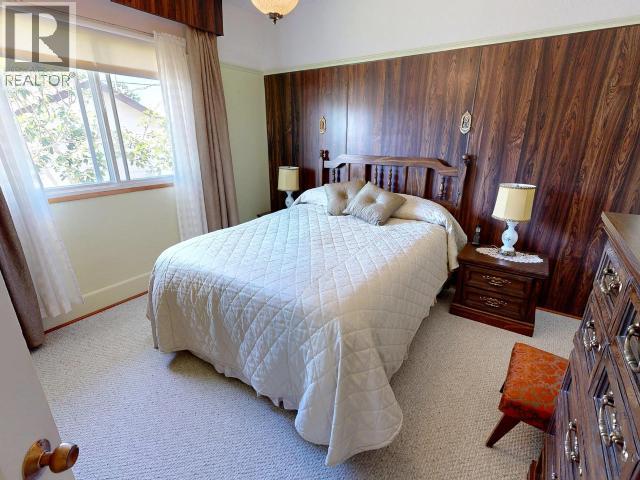 5751 Maple Ave, Powell River, BC - Indoor Photo Showing Bedroom
