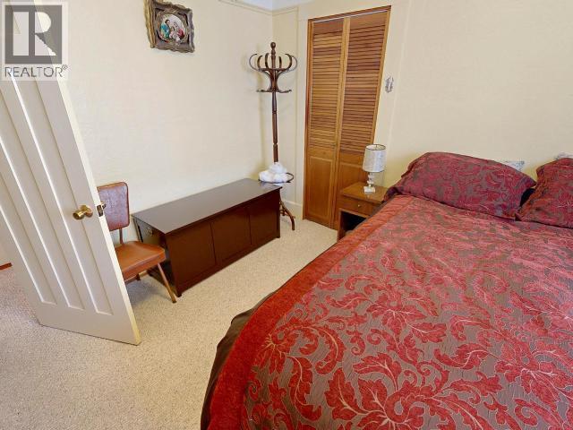 5751 Maple Ave, Powell River, BC - Indoor Photo Showing Bedroom