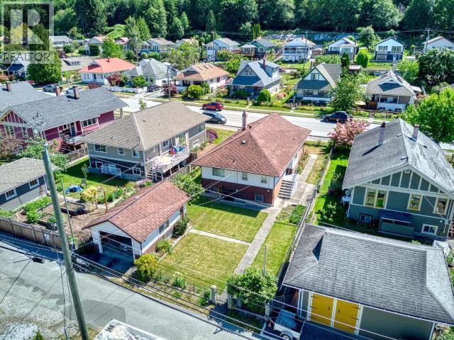 5751 Maple Ave, Powell River, BC - Outdoor