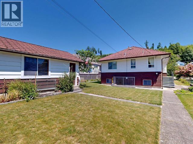 5751 Maple Ave, Powell River, BC - Outdoor