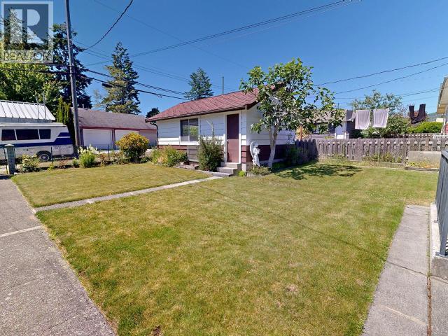 5751 Maple Ave, Powell River, BC - Outdoor
