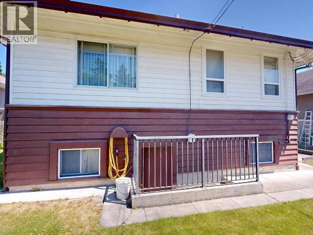 5751 Maple Ave, Powell River, BC - Outdoor With Exterior