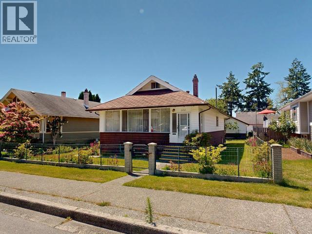 5751 Maple Ave, Powell River, BC - Outdoor