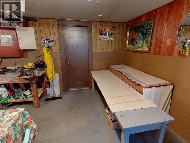 5751 Maple Ave, Powell River, BC - Indoor