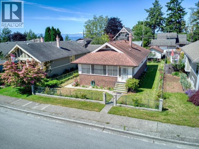 5751 Maple Ave, Powell River, BC - Outdoor