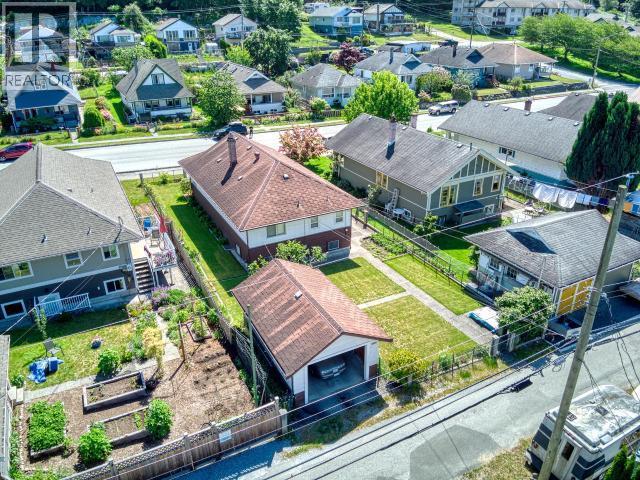 5751 Maple Ave, Powell River, BC - Outdoor