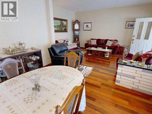 5751 Maple Ave, Powell River, BC - Indoor