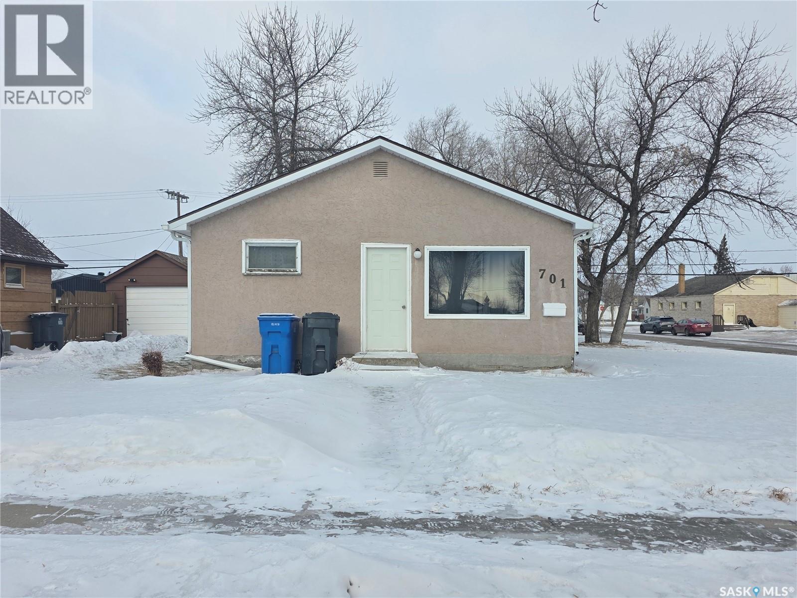 701 3Rd Street, Estevan, SK - Outdoor