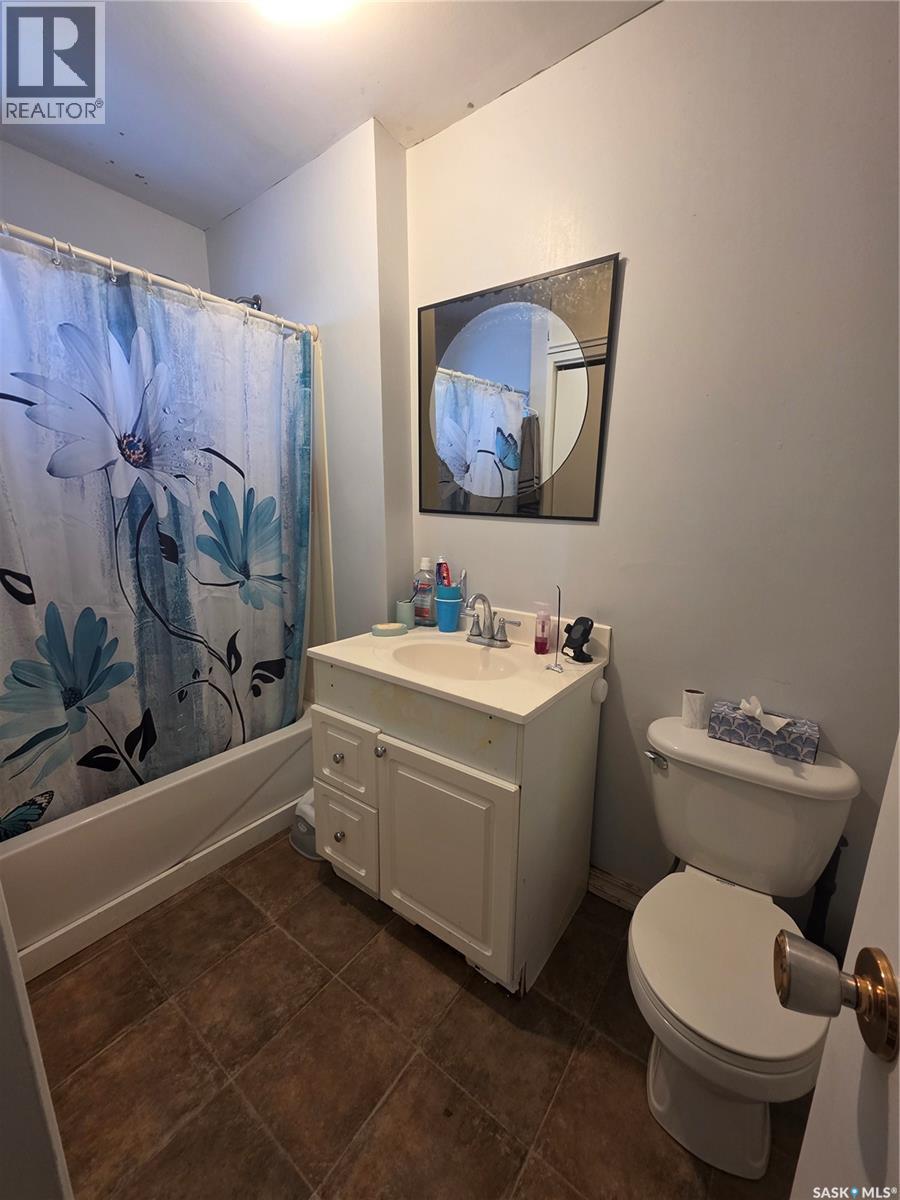 701 3Rd Street, Estevan, SK - Indoor Photo Showing Bathroom