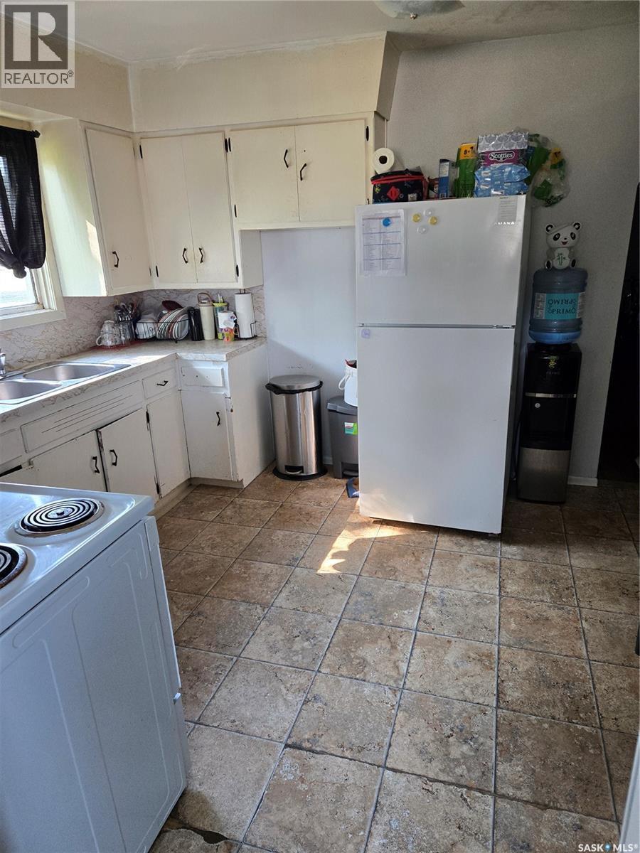 701 3Rd Street, Estevan, SK - Indoor