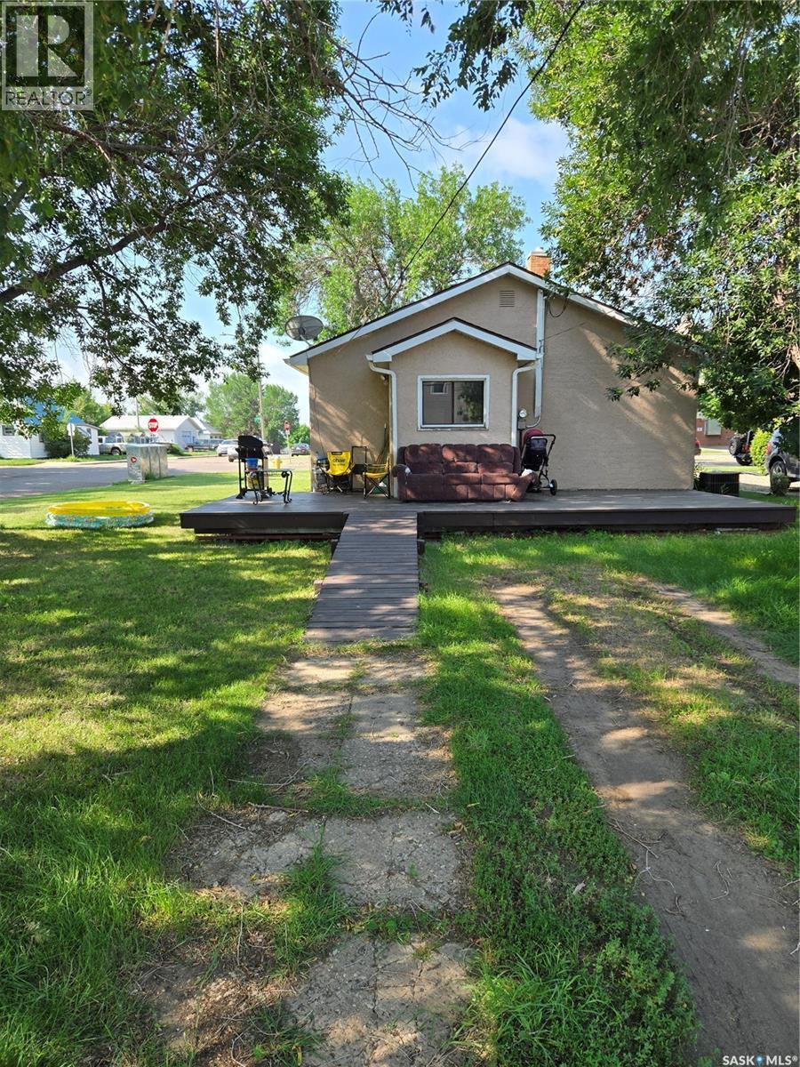 701 3Rd Street, Estevan, SK - Outdoor