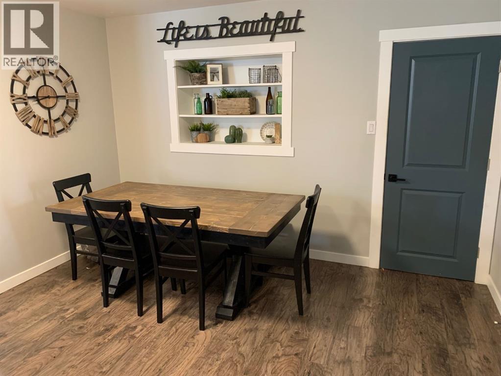 2118 16 Avenue S, Lethbridge, AB - Indoor Photo Showing Dining Room