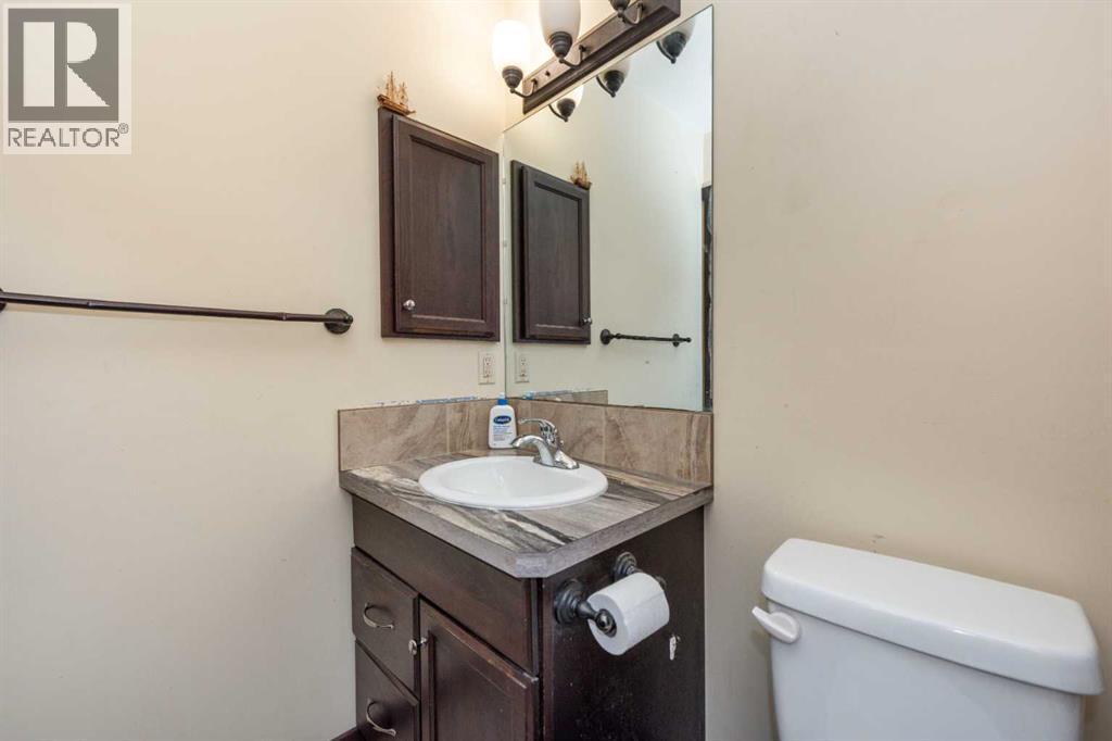 100 Willow Ridge Link, Diamond Valley, AB - Indoor Photo Showing Bathroom
