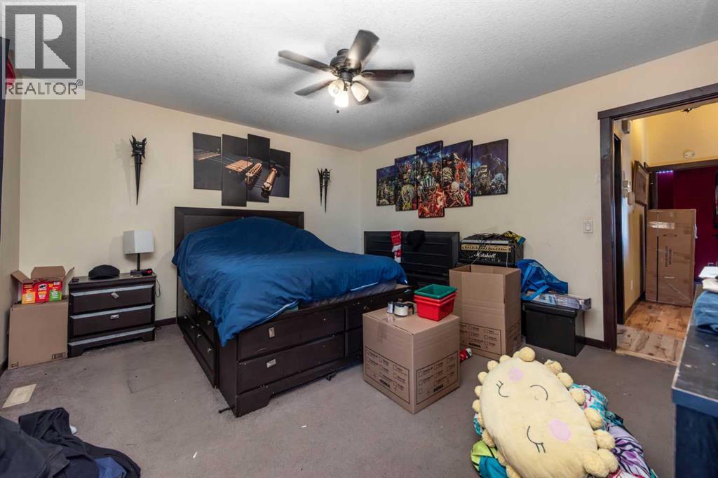 100 Willow Ridge Link, Diamond Valley, AB - Indoor Photo Showing Bedroom