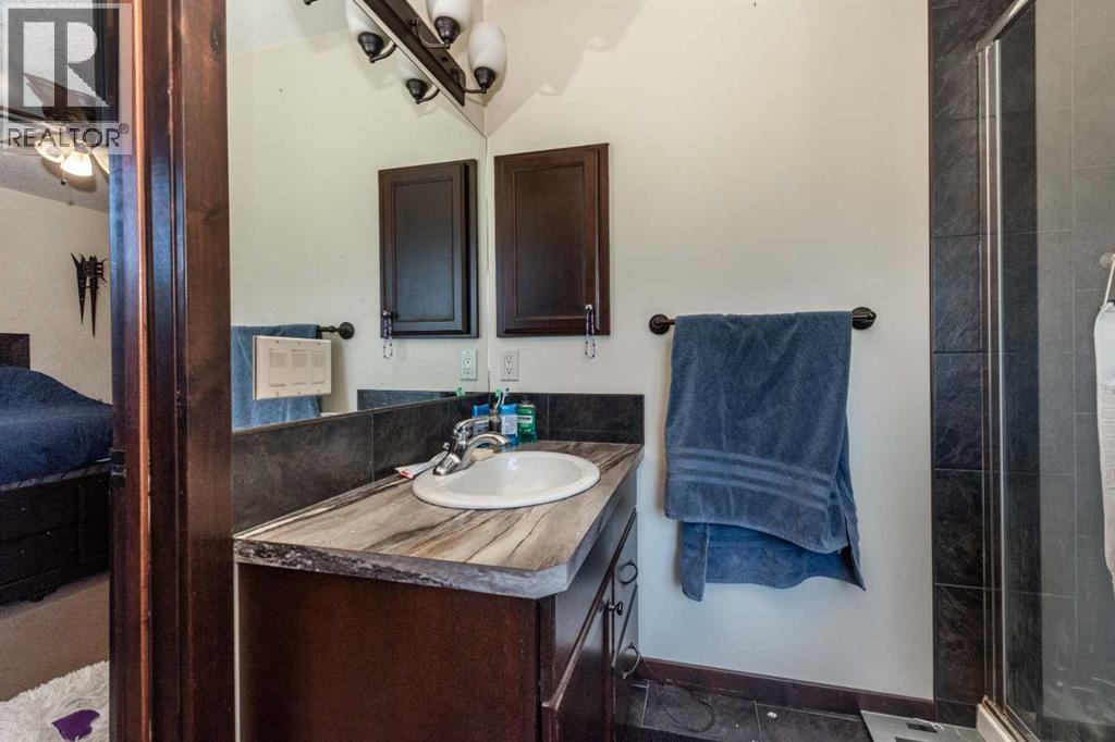 100 Willow Ridge Link, Diamond Valley, AB - Indoor Photo Showing Bathroom