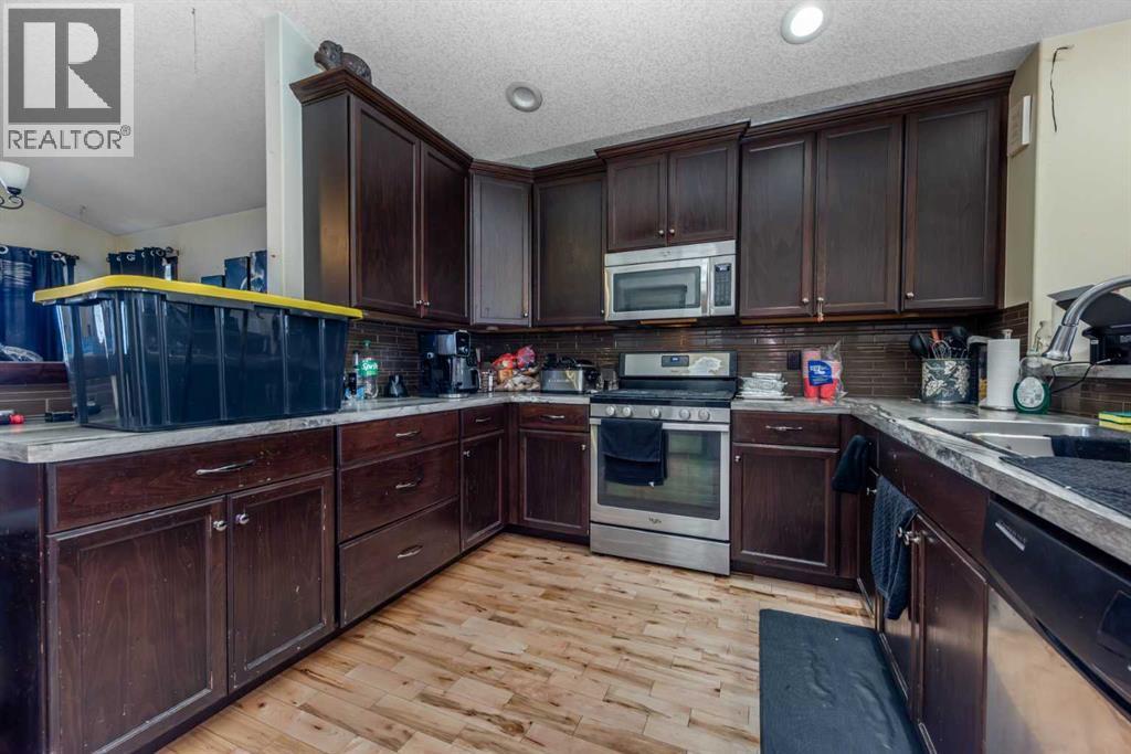 100 Willow Ridge Link, Diamond Valley, AB - Indoor Photo Showing Kitchen