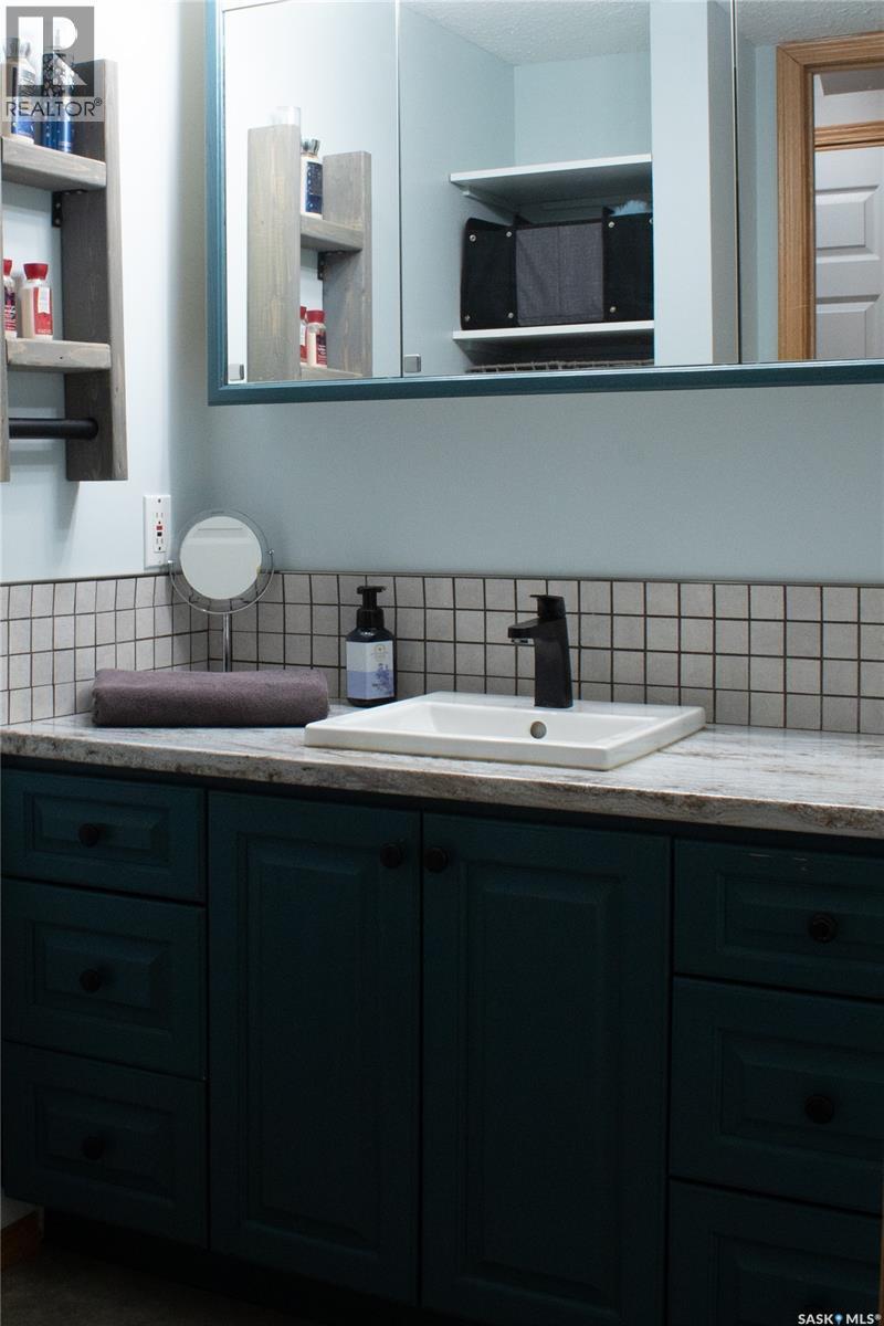 2907 15Th Avenue E, Prince Albert, SK - Indoor Photo Showing Bathroom