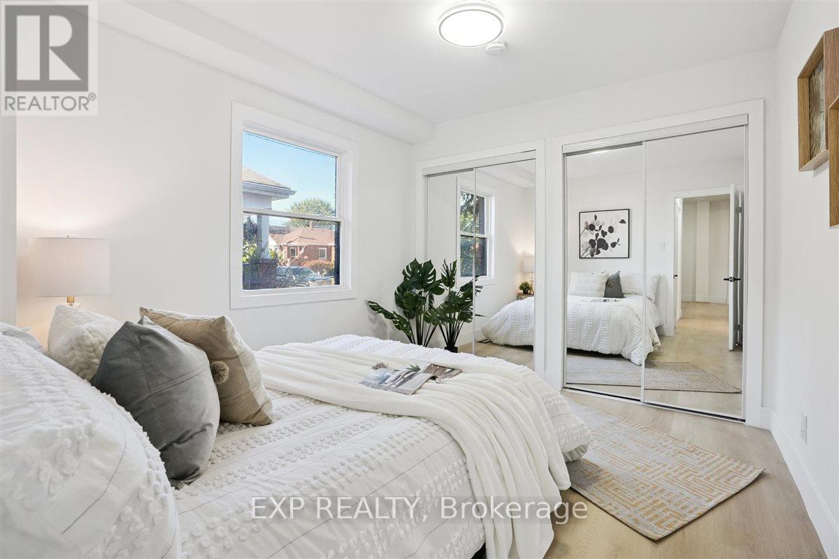 41 Cameron Avenue S, Hamilton, ON - Indoor Photo Showing Bedroom
