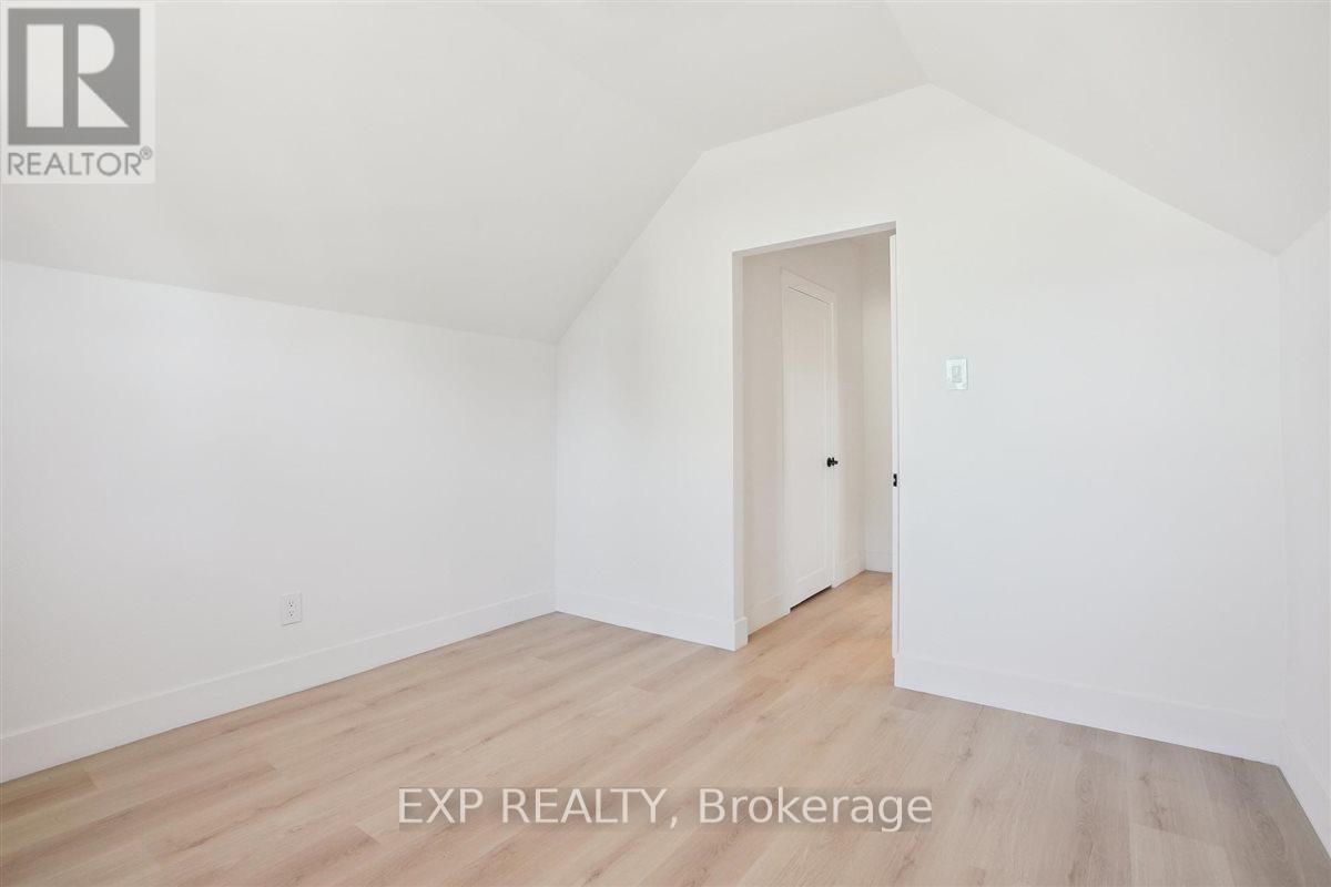 41 Cameron Avenue S, Hamilton, ON - Indoor Photo Showing Other Room