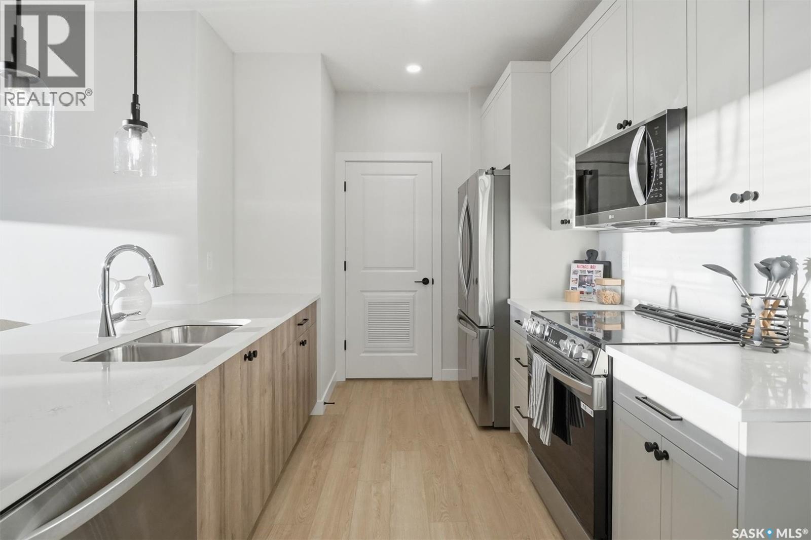 1203 101 Secord Way, Saskatoon, SK - Indoor Photo Showing Kitchen With Double Sink With Upgraded Kitchen