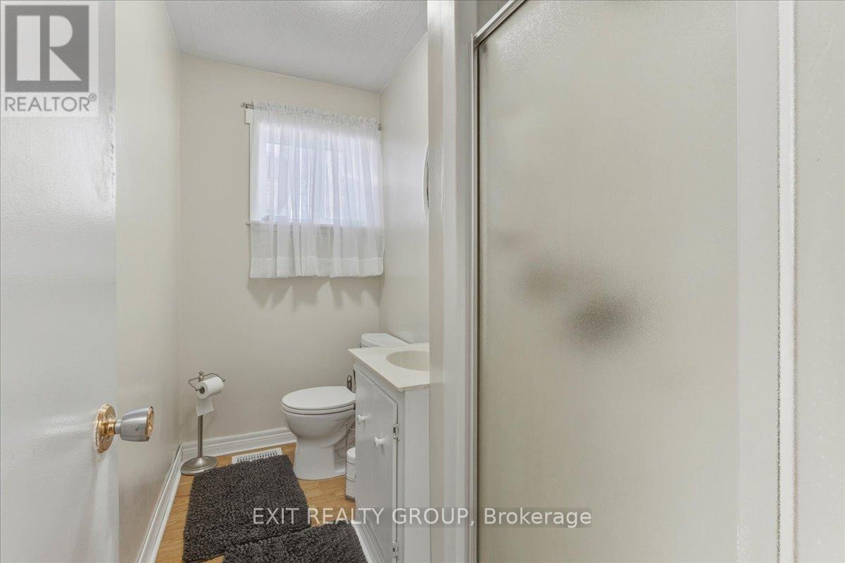 33 Willow Point Road, Brighton, ON - Indoor Photo Showing Bathroom