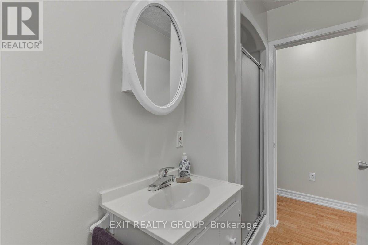 33 Willow Point Road, Brighton, ON - Indoor Photo Showing Bathroom