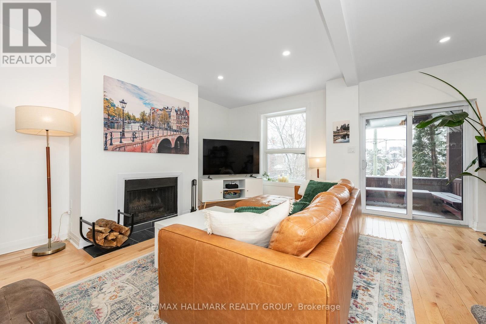 133 Bayswater Avenue, Ottawa, ON - Indoor Photo Showing Living Room With Fireplace