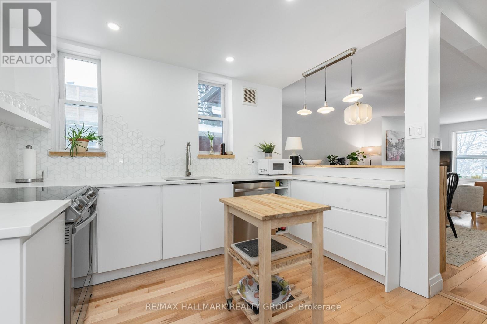 133 Bayswater Avenue, Ottawa, ON - Indoor Photo Showing Kitchen