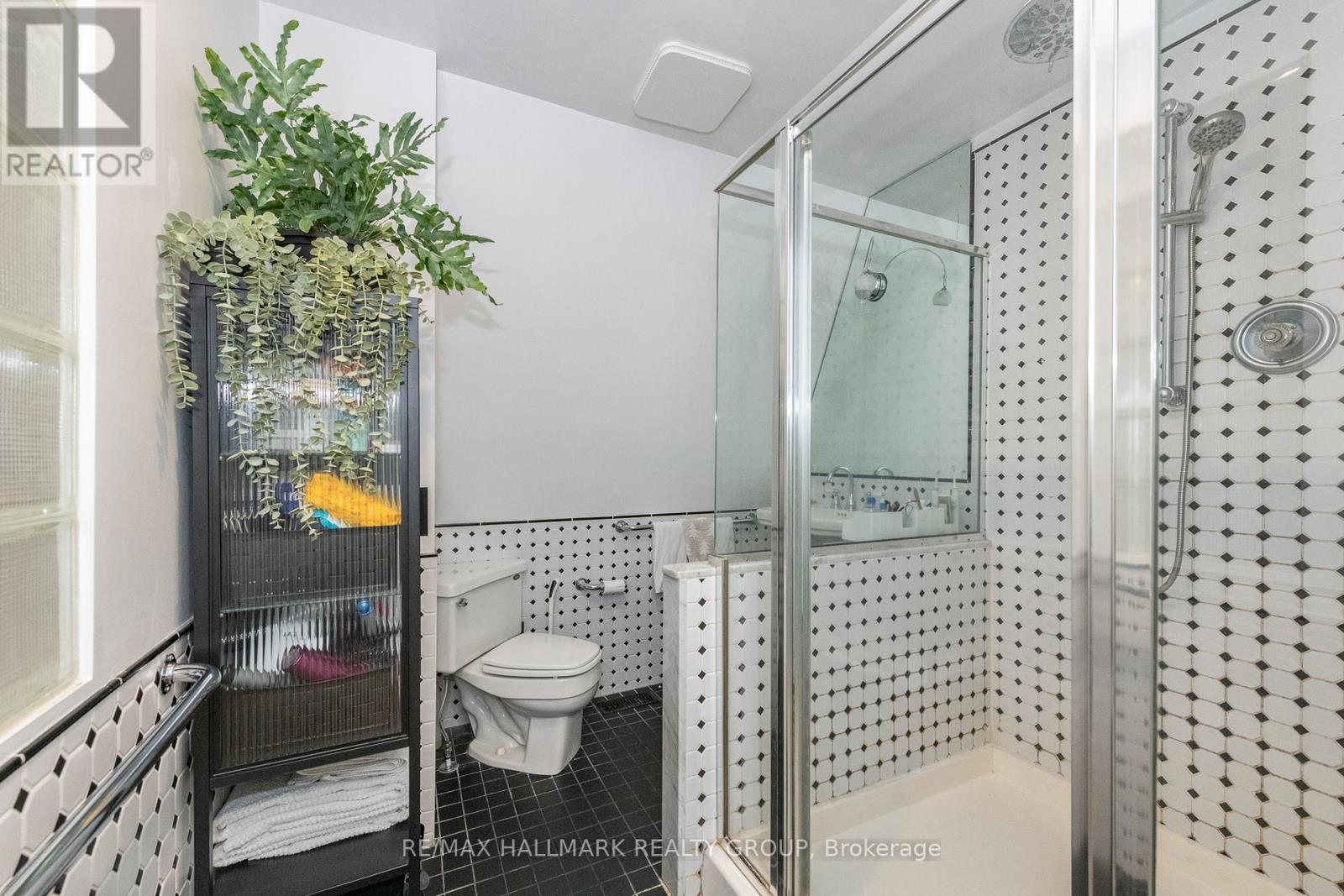 Bathroom on Level 2 of - Apartment 2 - 133 Bayswater Avenue, Ottawa, ON - Indoor Photo Showing Bathroom