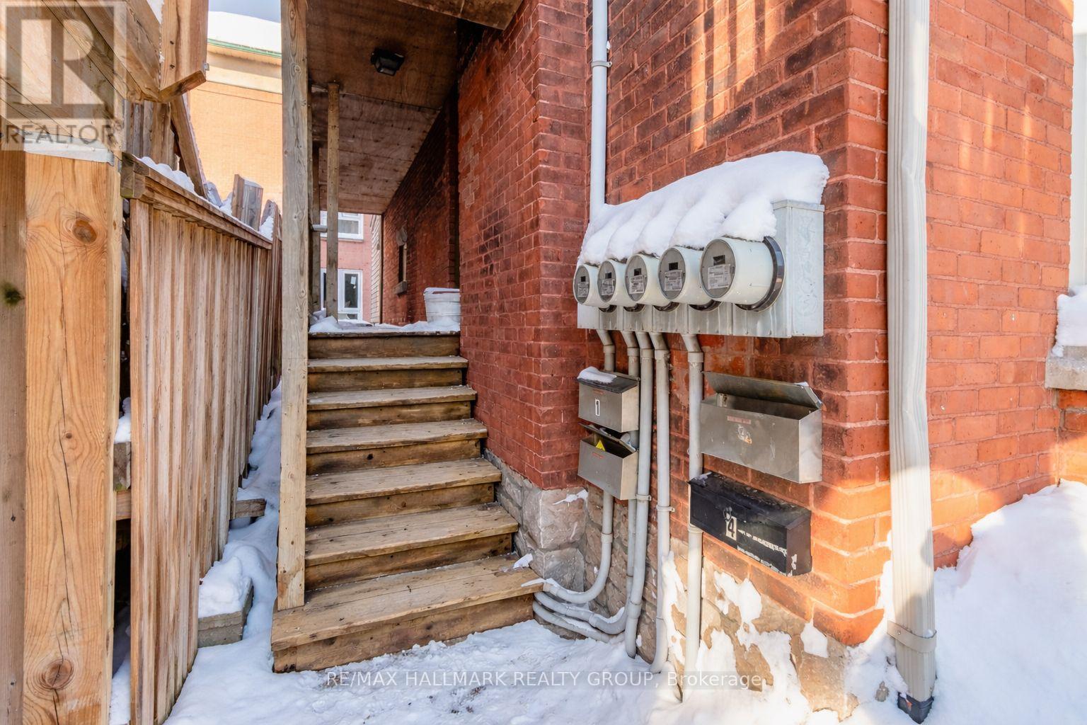 5 Hydro Meters - 121 Osgoode Street, Ottawa, ON - Indoor Photo Showing Other Room With Fireplace
