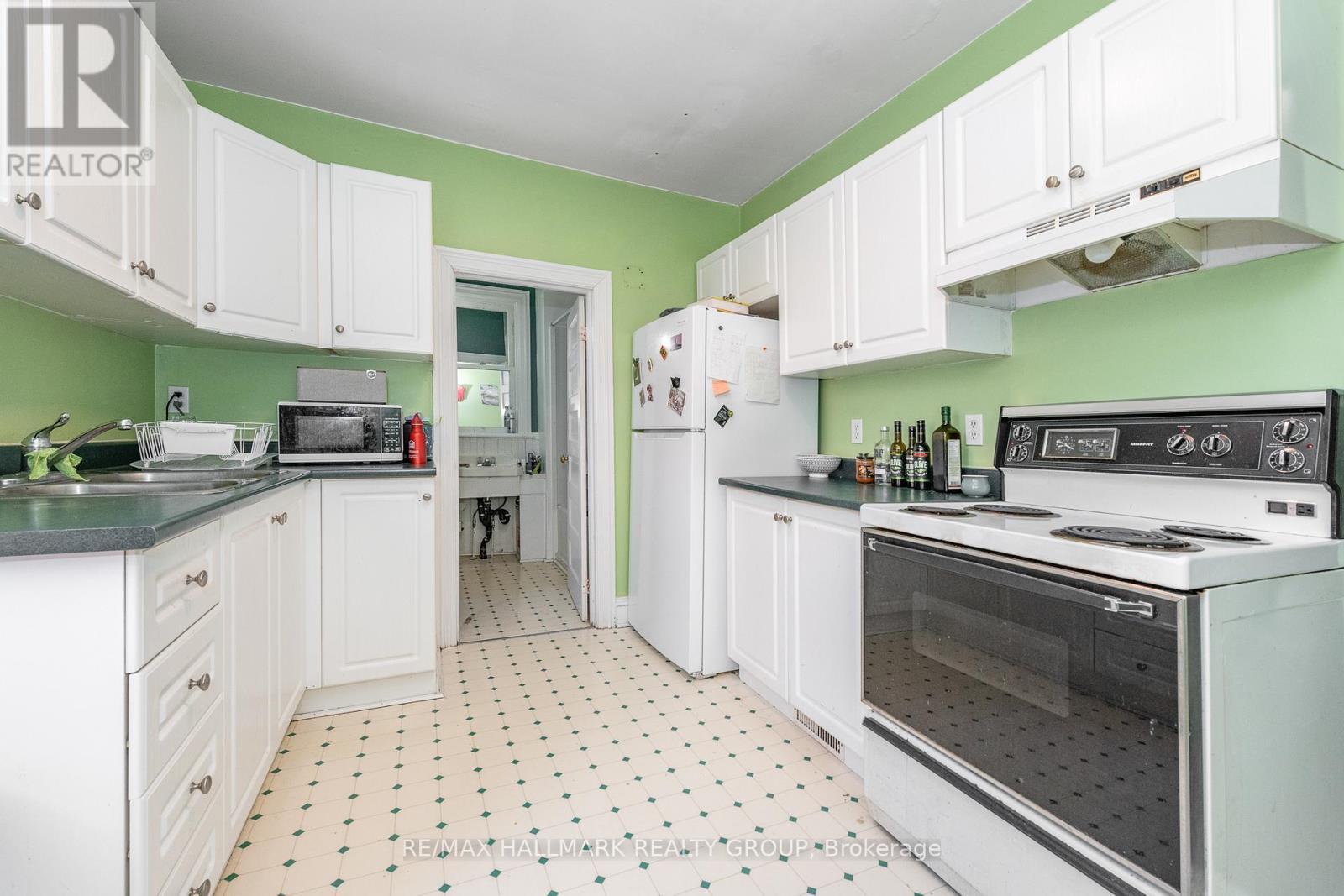 Apt 2 - 121 Osgoode Street, Ottawa, ON - Indoor Photo Showing Kitchen