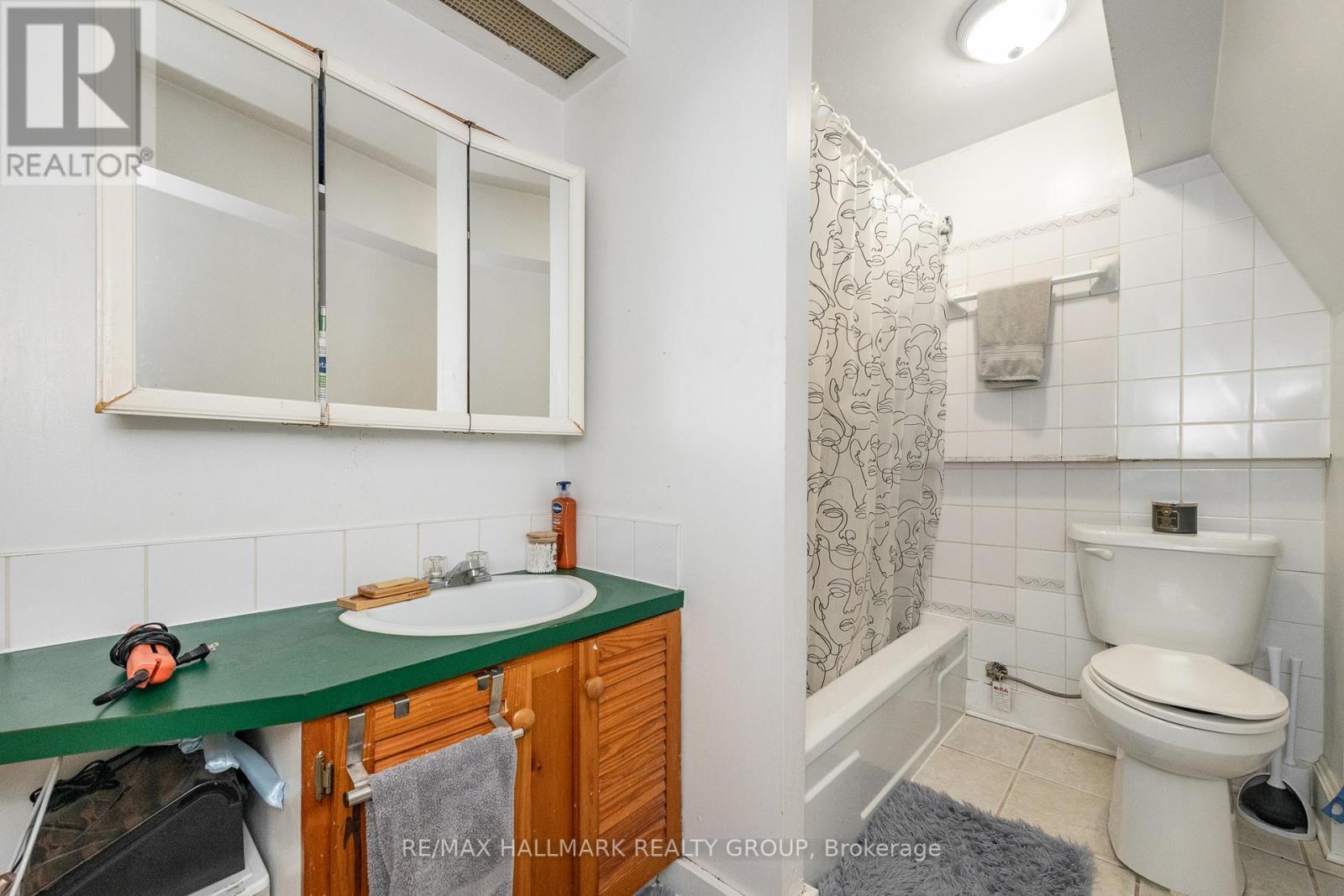 Apt 3 - 121 Osgoode Street, Ottawa, ON - Indoor Photo Showing Bathroom