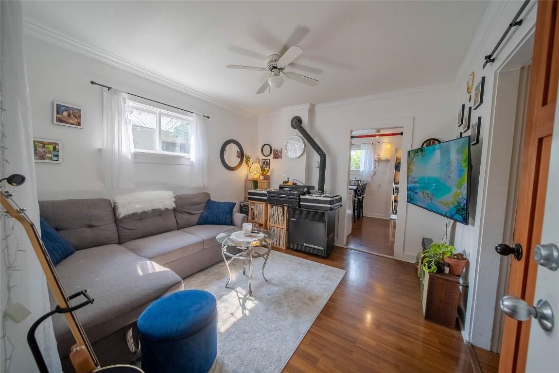 31 14Th Avenue, Cranbrook, BC - Indoor Photo Showing Living Room