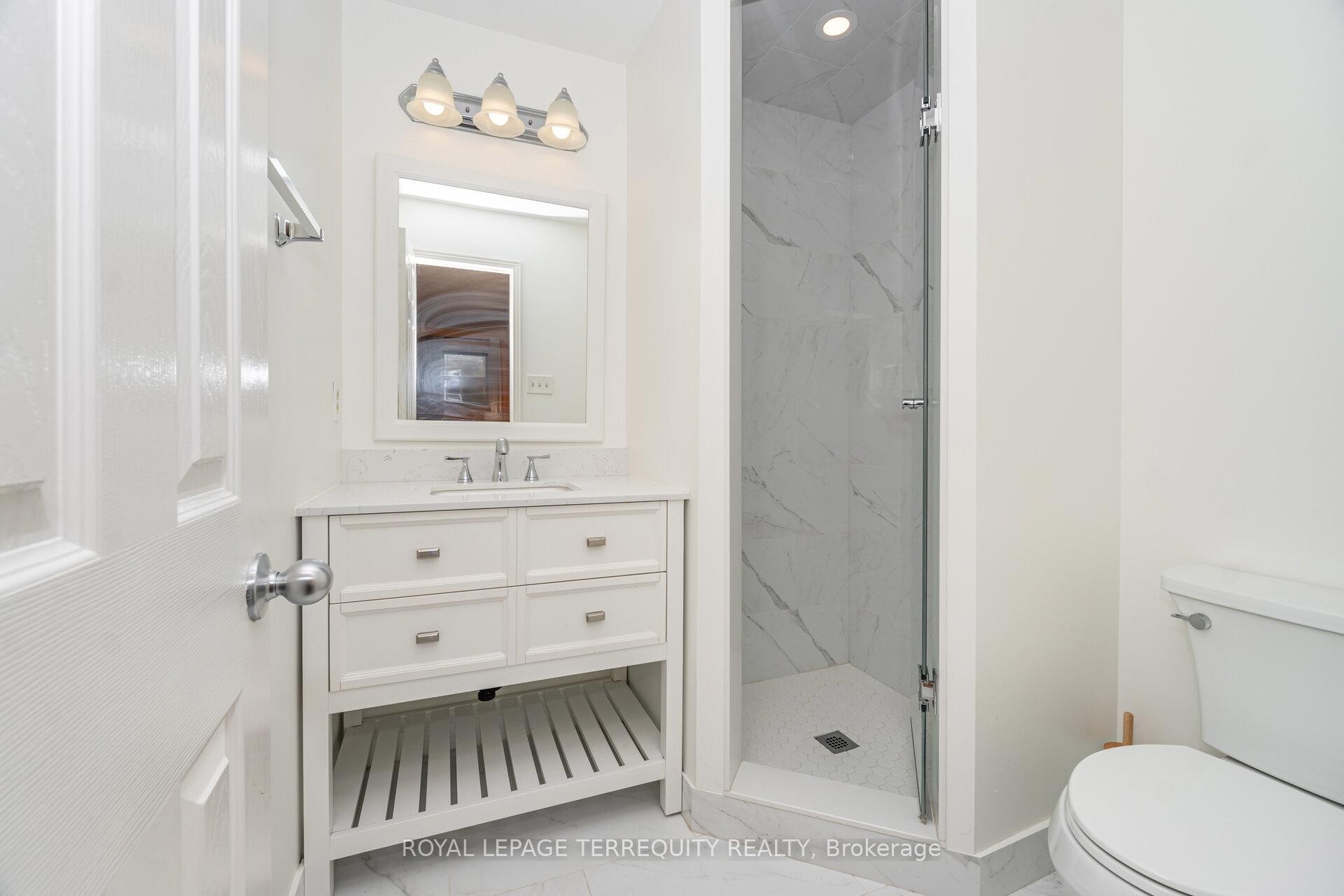 4085 Wheelwright Crescent, Mississauga, ON - Indoor Photo Showing Bathroom